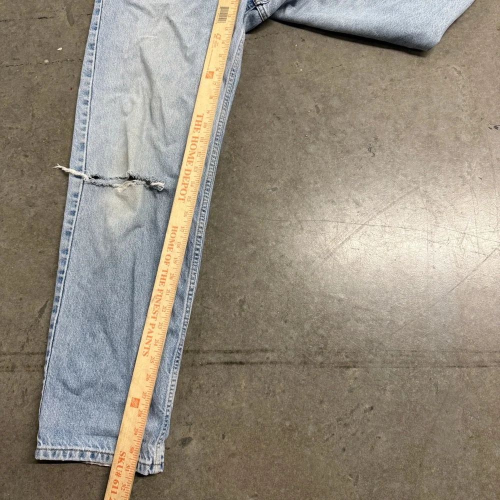 Levis Relaxed Straight Leg Jeans 36x32 Light Wash Distressed Denim Vintage W36